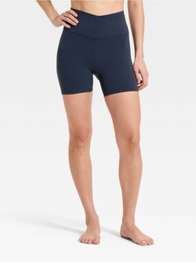 High-Rise Performance Bike Shorts - Navy
